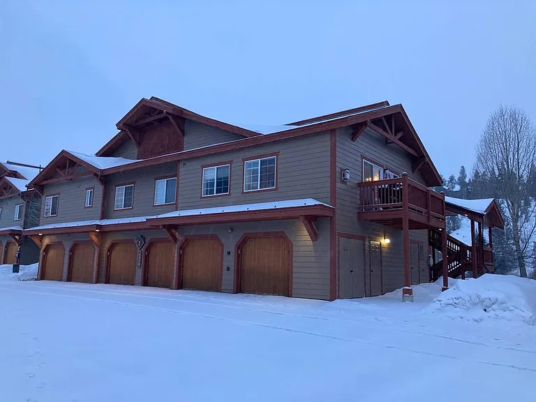 330 Revett Dr #304 — Photo 1