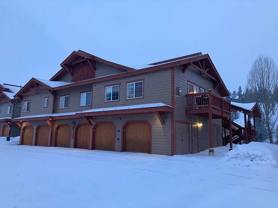 330 Revett Dr #304