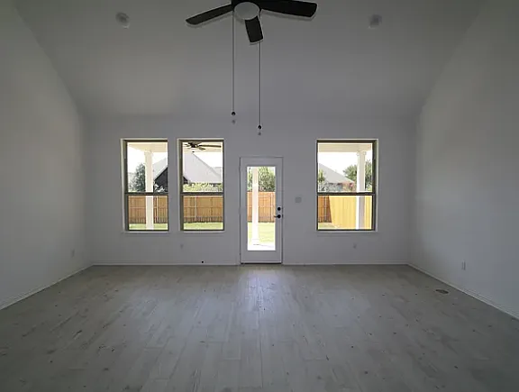 5 bed, 3.5 bath, 3365 sqft, $3,150 — Photo 4