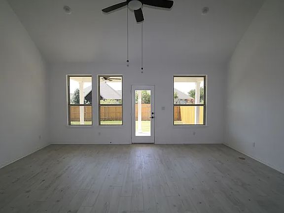 4th image of 2305 Serene Pl