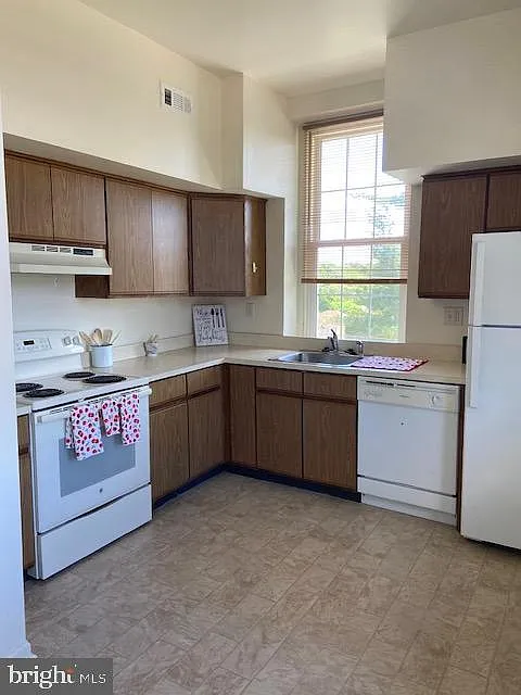 2 bed, 1200 sqft, $1,650 — Photo 1