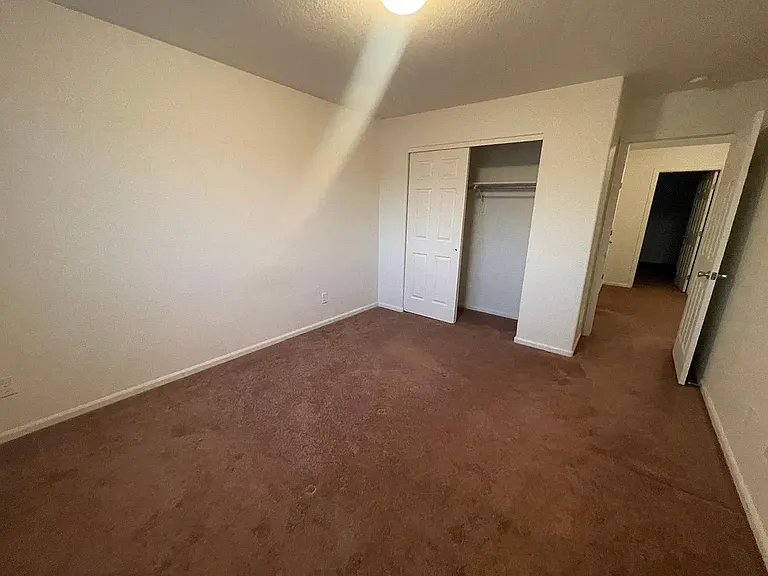 1031 Meadow Ln — Photo 6