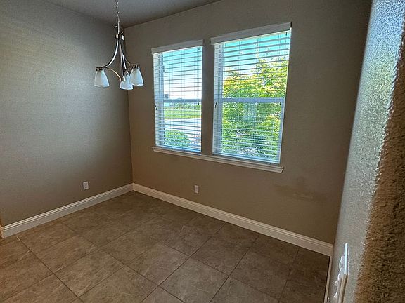 4th image of 1346 Westgate Dr