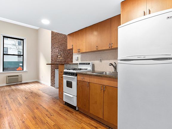 2nd image of 325 W 30th St APT B2