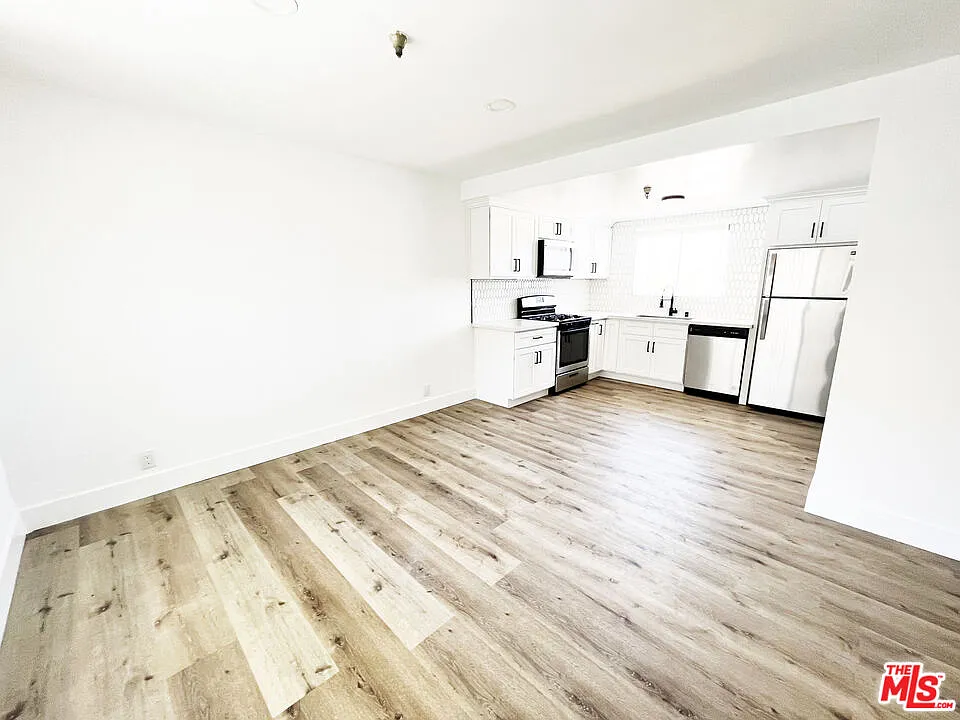 2 bed, 1.0 bath, 1000 sqft, $2,445 — Photo 1