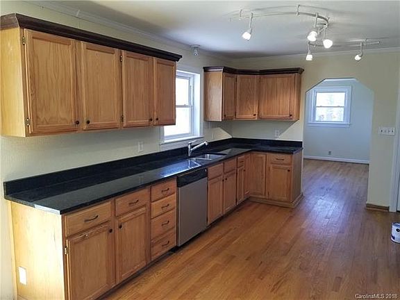 5th image of 123 Rockwood Ln