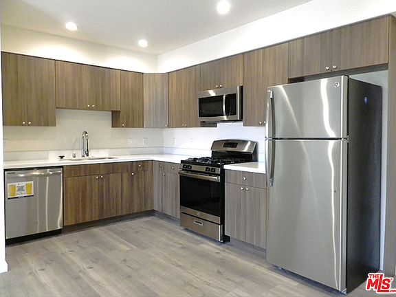 2nd image of 1019 S Catalina St #306
