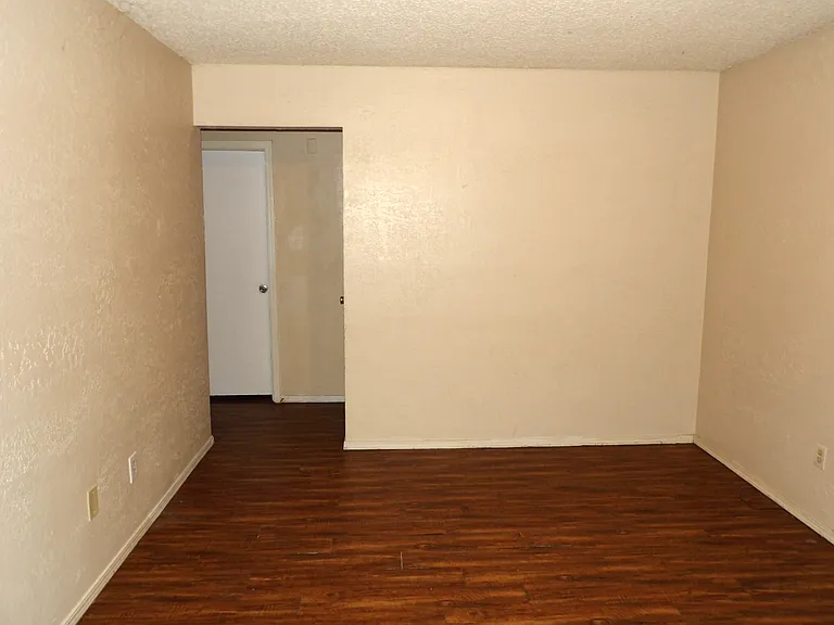 6401 NW Oak Ave #A-3 — Photo 3
