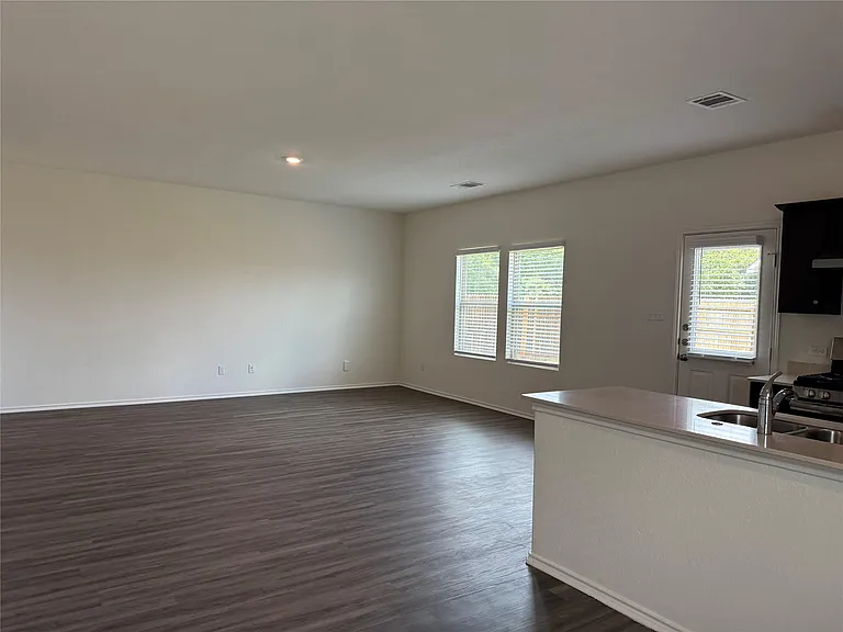 112 Crownover Cv — Photo 8