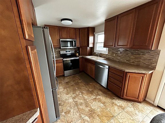 3rd image of 700 27th Ave NE