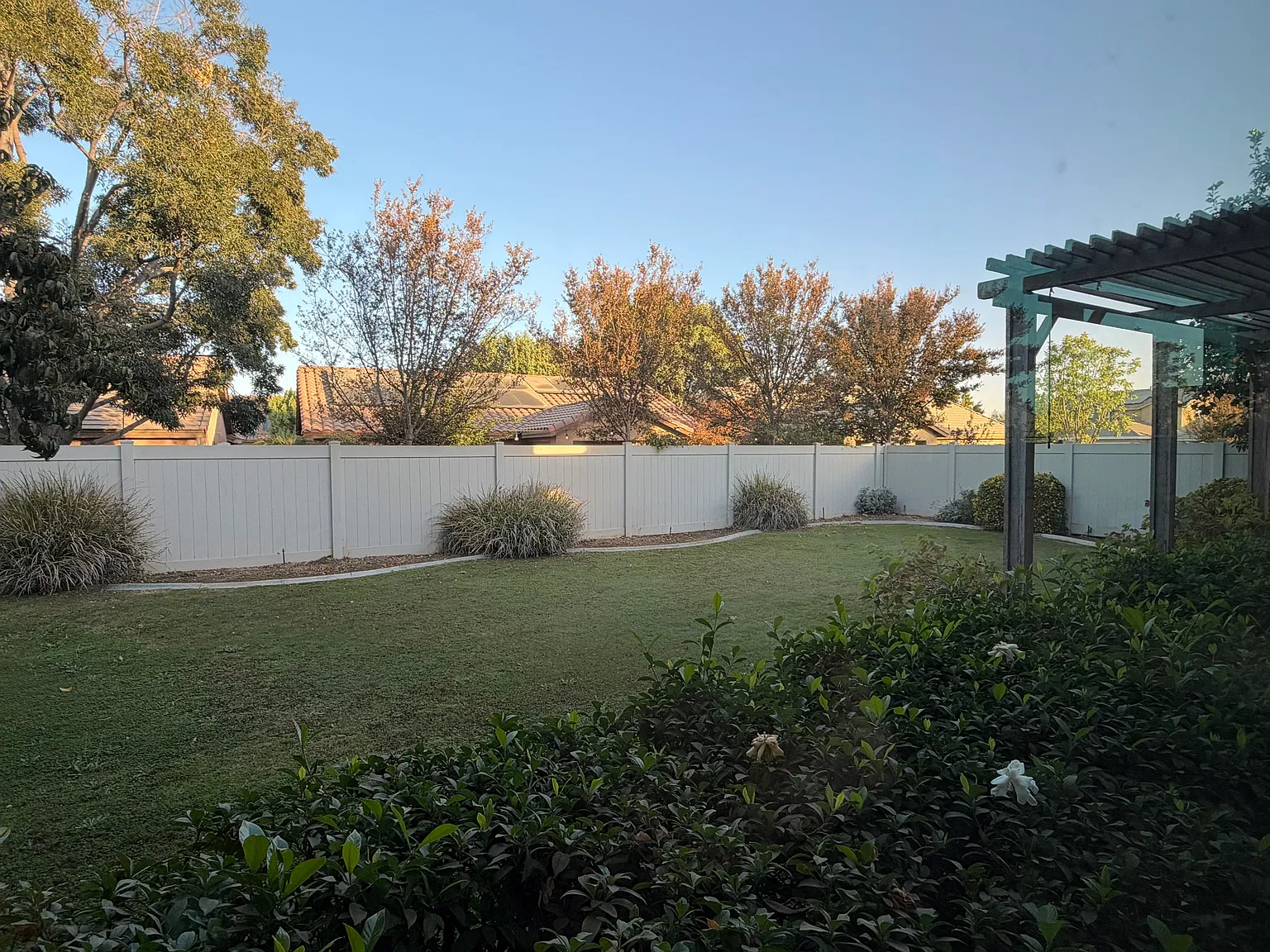 4 bed, 2537 sqft, $3,000 — Photo 3