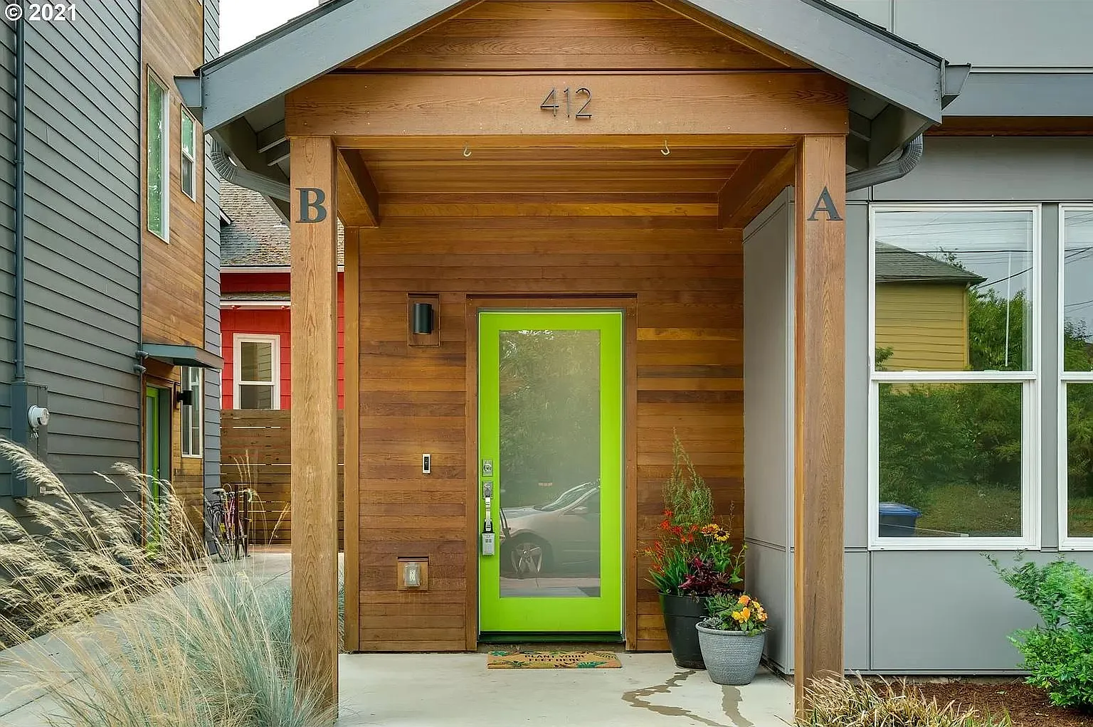 412 N Alberta St — Photo 2