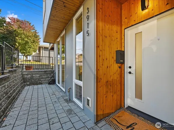 3915 SW Genesee Street, Seattle, WA 98116