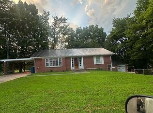 100 S Mart St, Morganfield, KY 42437