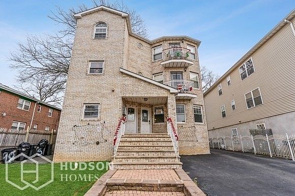 1st image of 98 S Burnet St #3