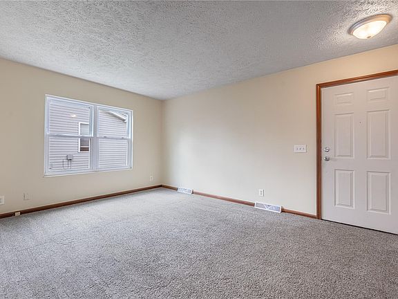 3rd image of 921 McDowell St