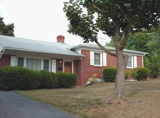 25 Luray Ave, Luray, VA 22835