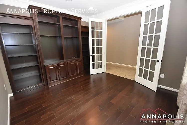 402 Saint Martins Choice Ln — Photo 8