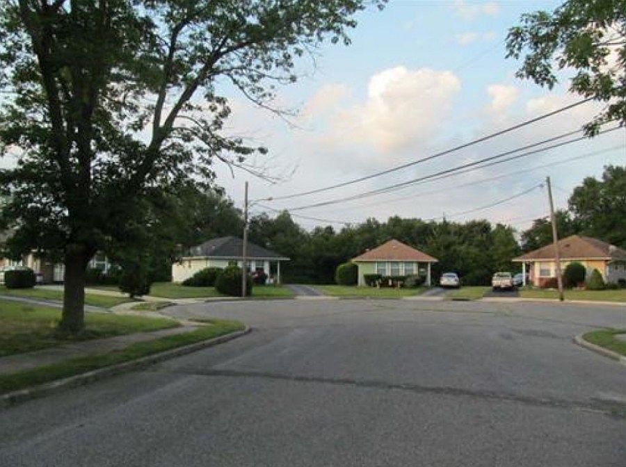 2nd image of 7 Palm Springs Ct
