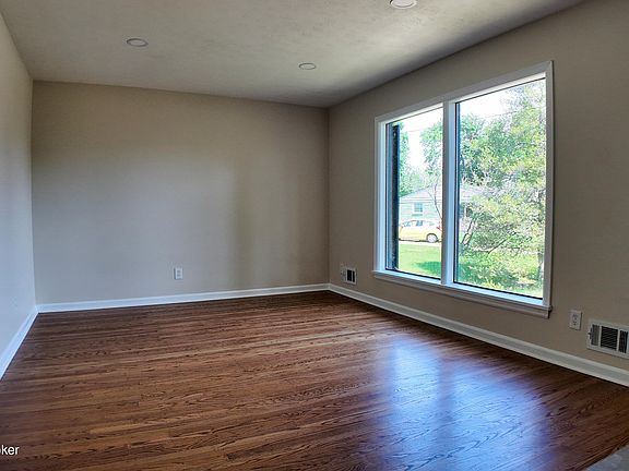 3rd image of 3816 Glenwillow Way
