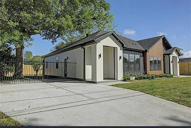 Building Photo - 2029 W Beauregard St