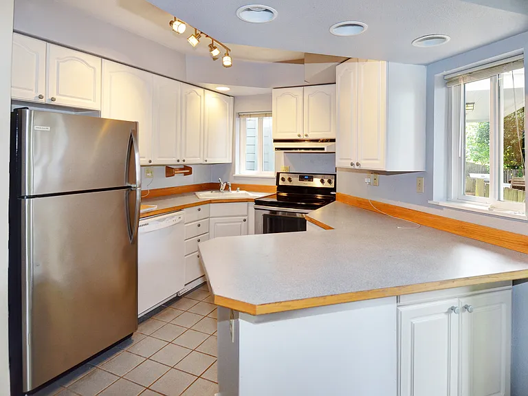 2215 Yale Ave E #B — Photo 4