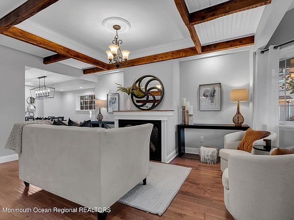 2nd image of 447 W Park Ave