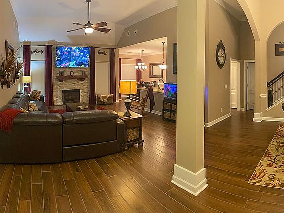 Living room/ breakfast nook