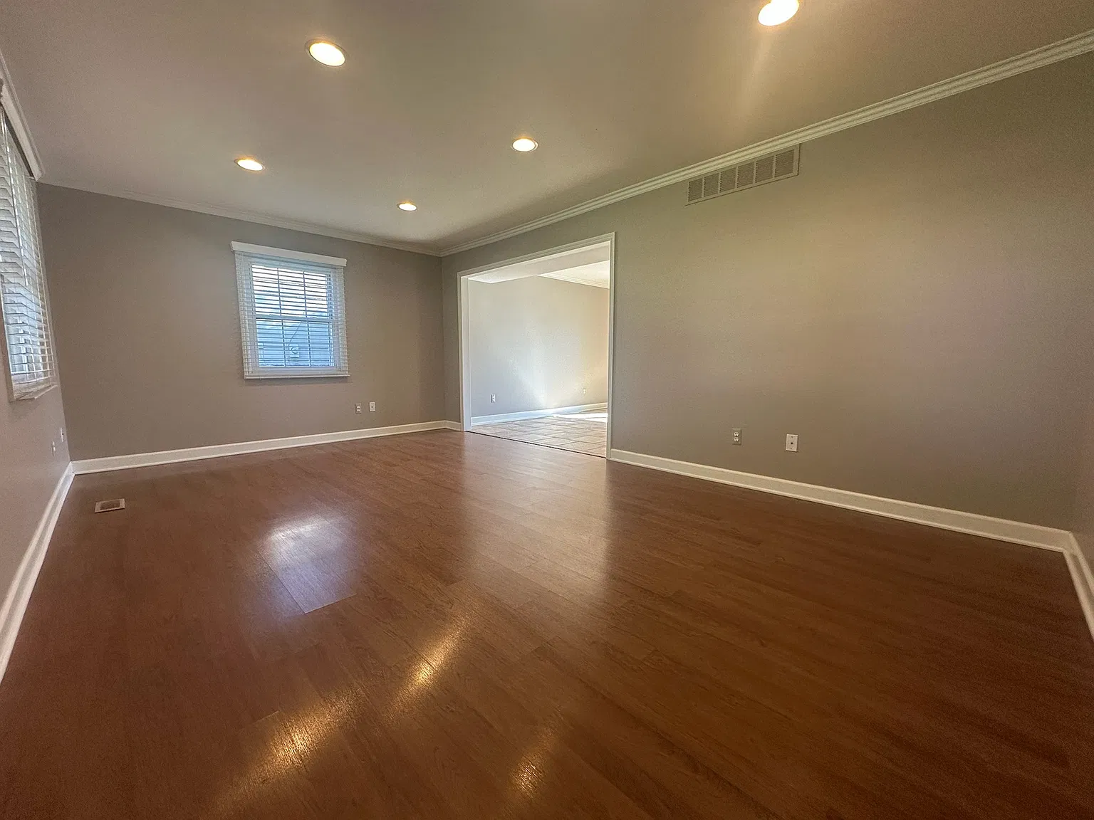 3 bed, 2.5 bath, 1925 sqft, $2,700 — Photo 2
