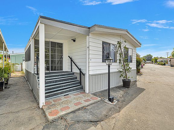 3rd image of 8 Katy Ln #8