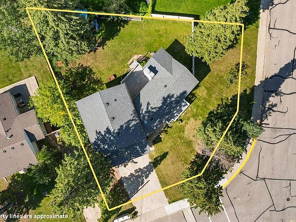 3rd image of 16 E Blueberry Dr