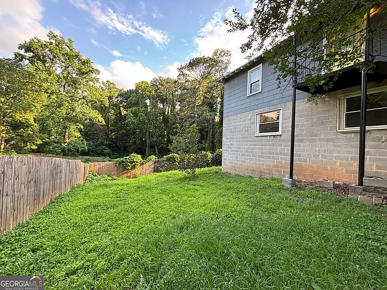 1920 Linwood Ave — Photo 10