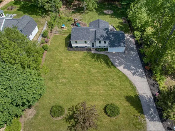 62 Palomino Lane, Bedford, NH 03110
