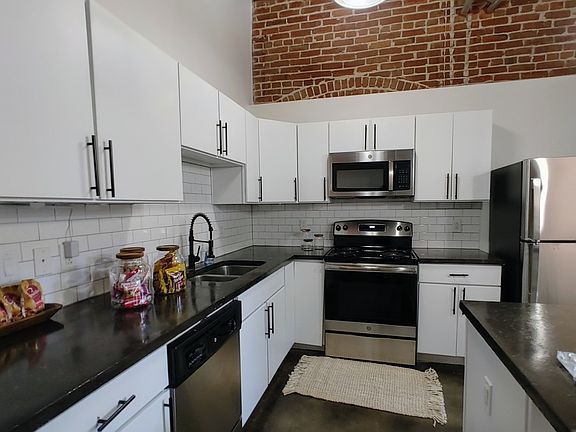 3rd image of 204 Walnut St #101