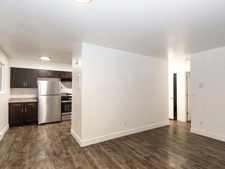 210 Riverbend Rd — Photo 2
