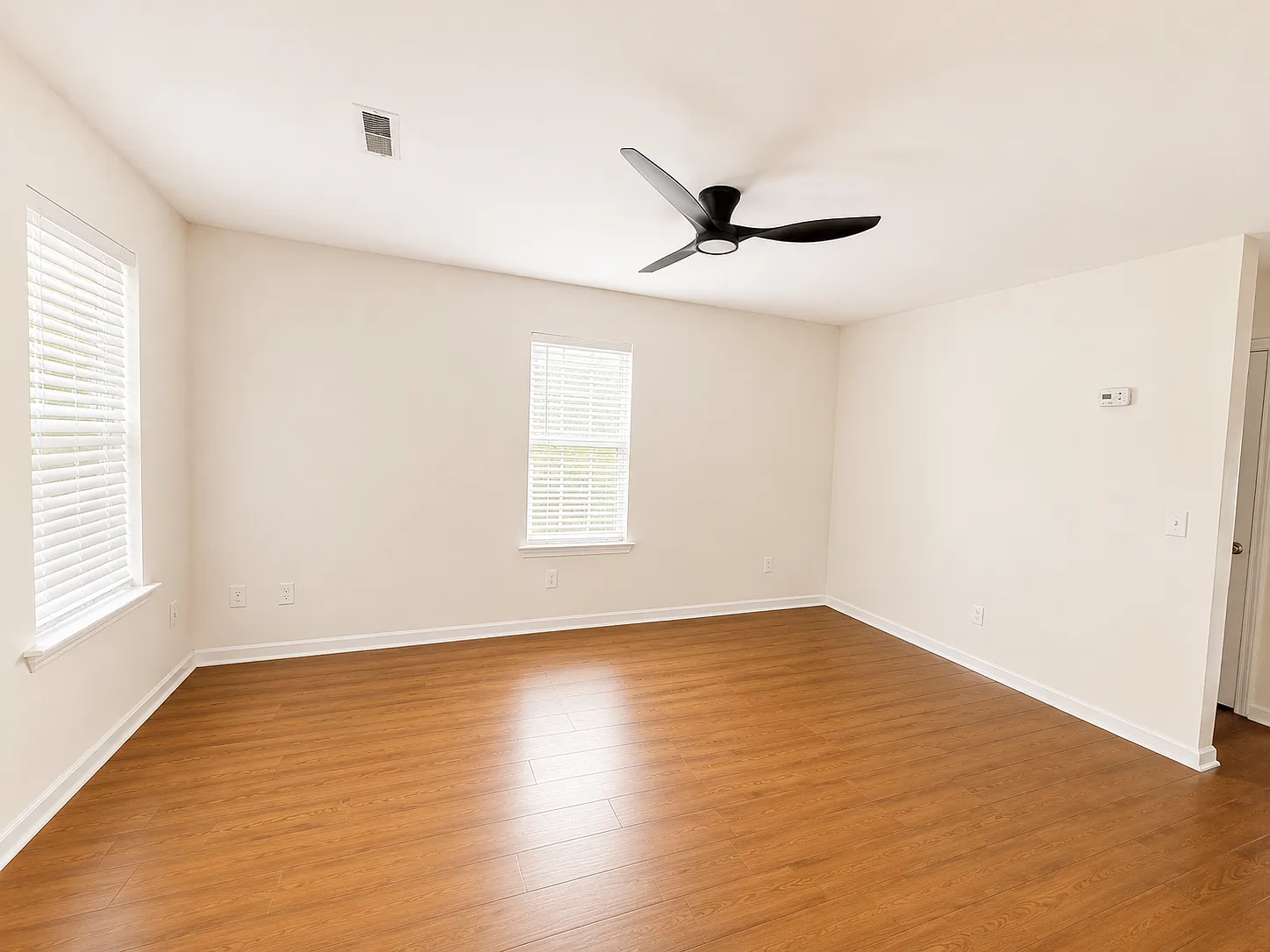 2 bed, 1.5 bath, 1000 sqft, $1,500 — Photo 2