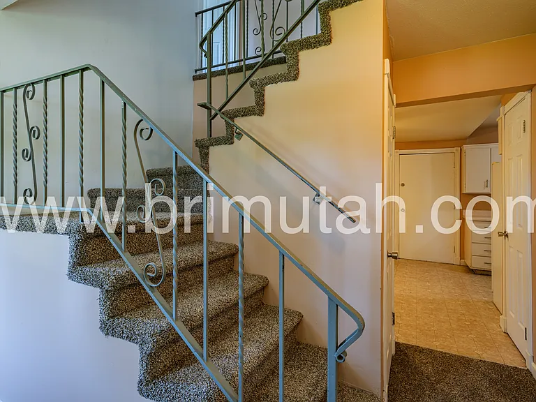 1561 E Delaware Ln — Photo 16