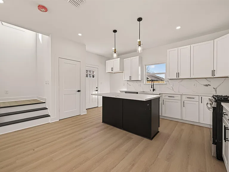 6719 Knox St — Photo 4