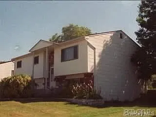 76 Ruby Ln