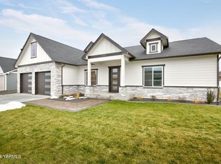 7202 Vista Ridge Ave, Yakima, WA 98903