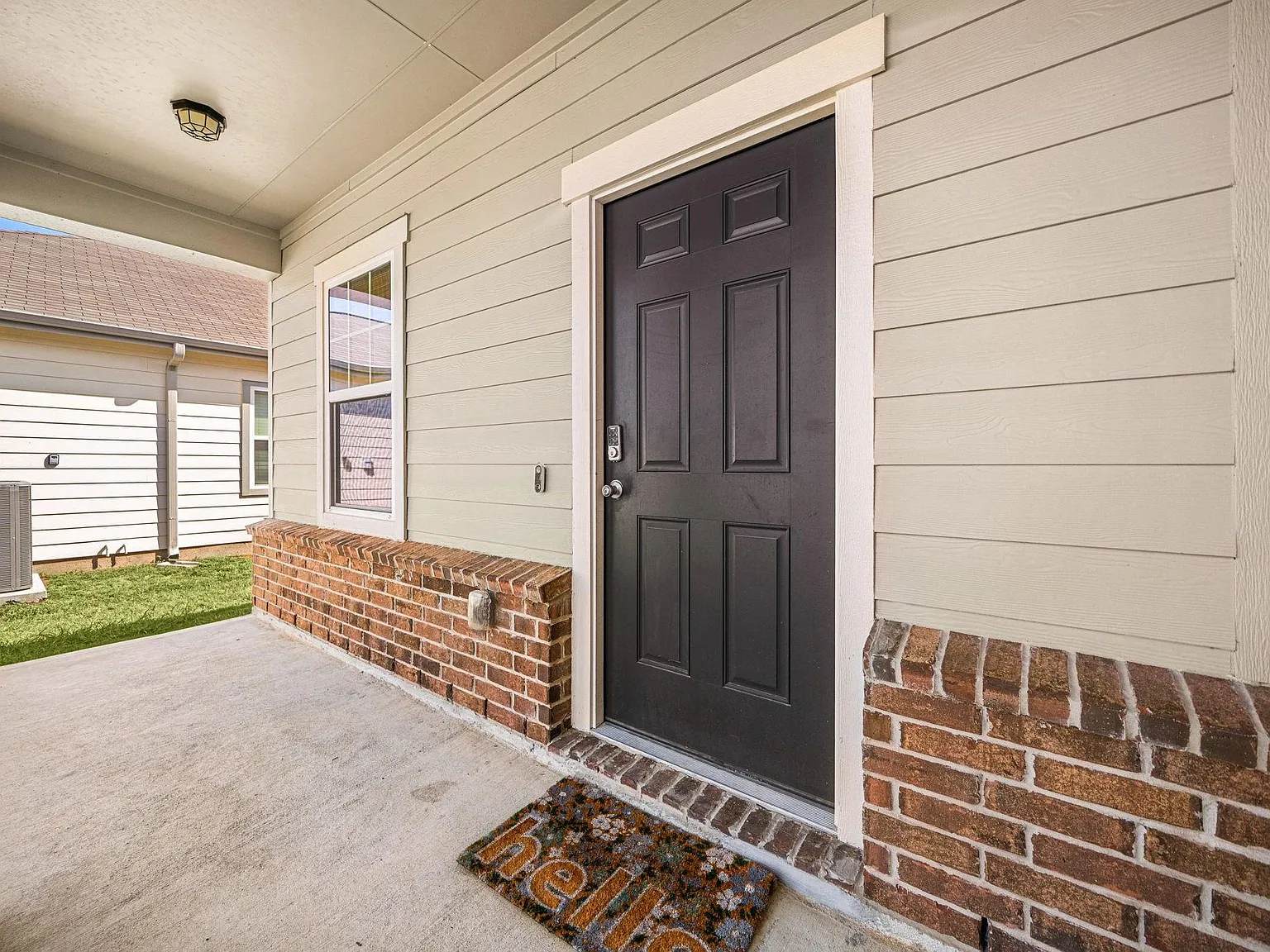 3 bed, 2.0 bath, 1216 sqft, $2,300 — Photo 3