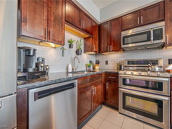 5th image of 1237 Washington Ave APT 1211