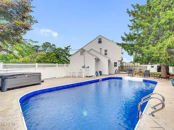 4th image of 1706 Bay Avenue