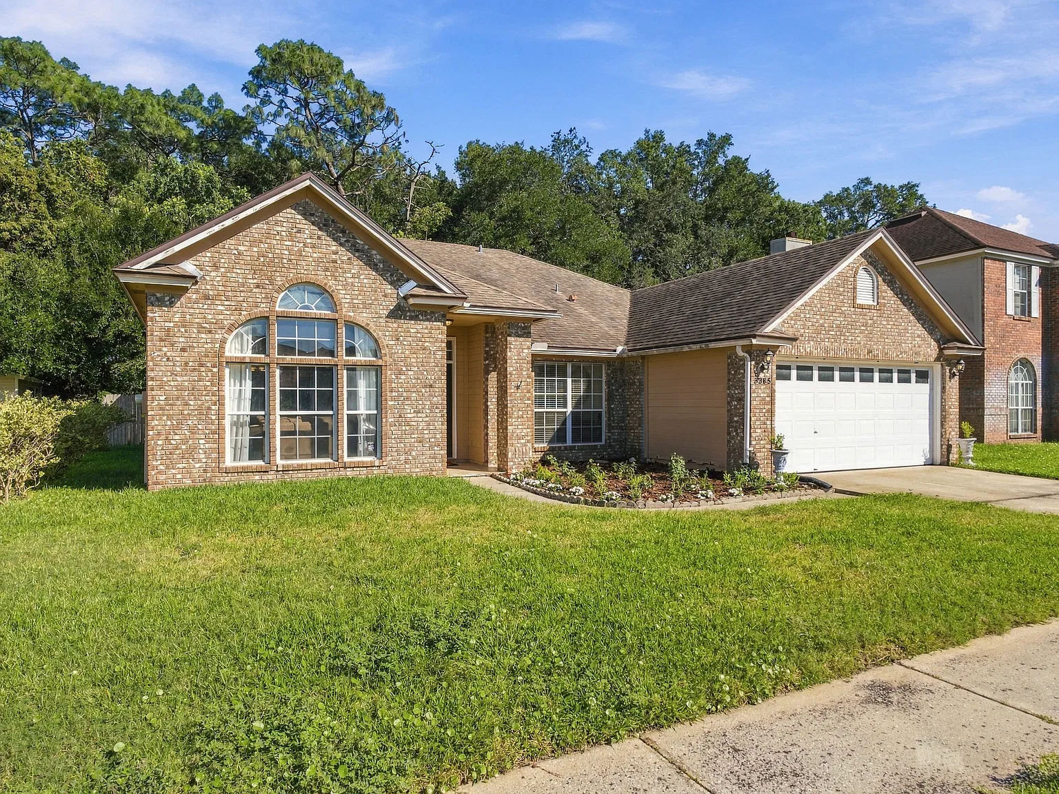 4 bed, 2099 sqft, $4,200 — Photo 2