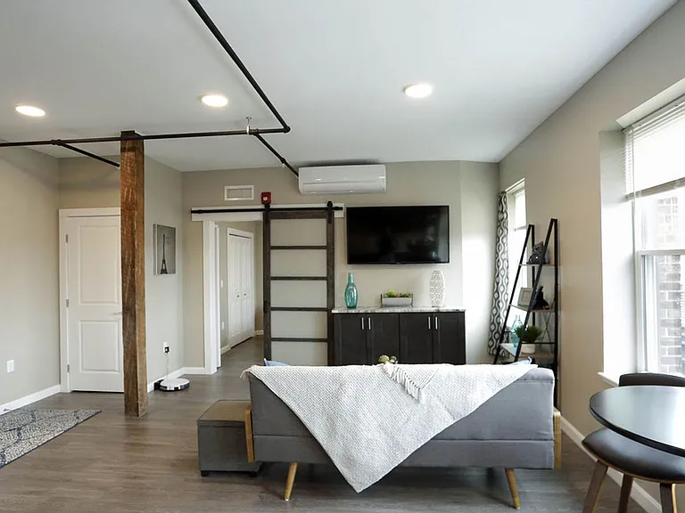 922 Elm St — Photo 4