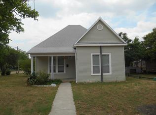 1301 N 7th St, Ballinger, TX 76821