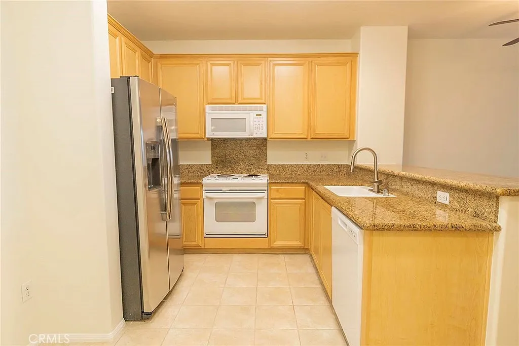 1 bed, 570 sqft, $2,700 — Photo 4