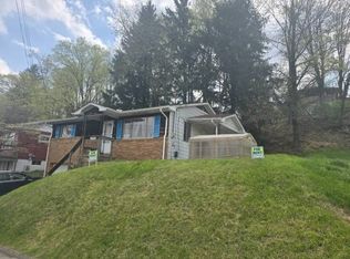 1326 Hillside Dr, Fairmont, WV 26554
