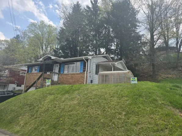 1326 Hillside Dr, Fairmont, WV 26554