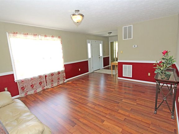 4th image of 161 Black Oak Dr